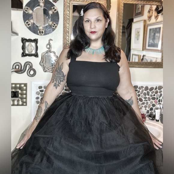 Follow me on Instagram @QueenofEvile - Picture 3 of 13